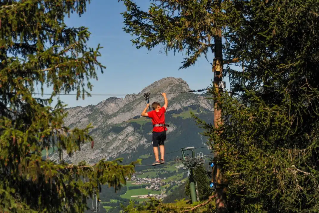 Parcours d'accrobranche à Talloires aventure et nature 